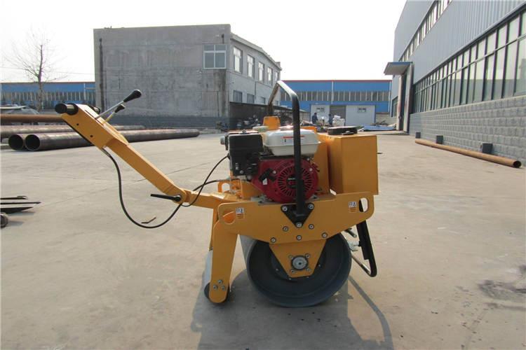 小型壓路機(jī)使用柴油和汽油有哪些區(qū)別？